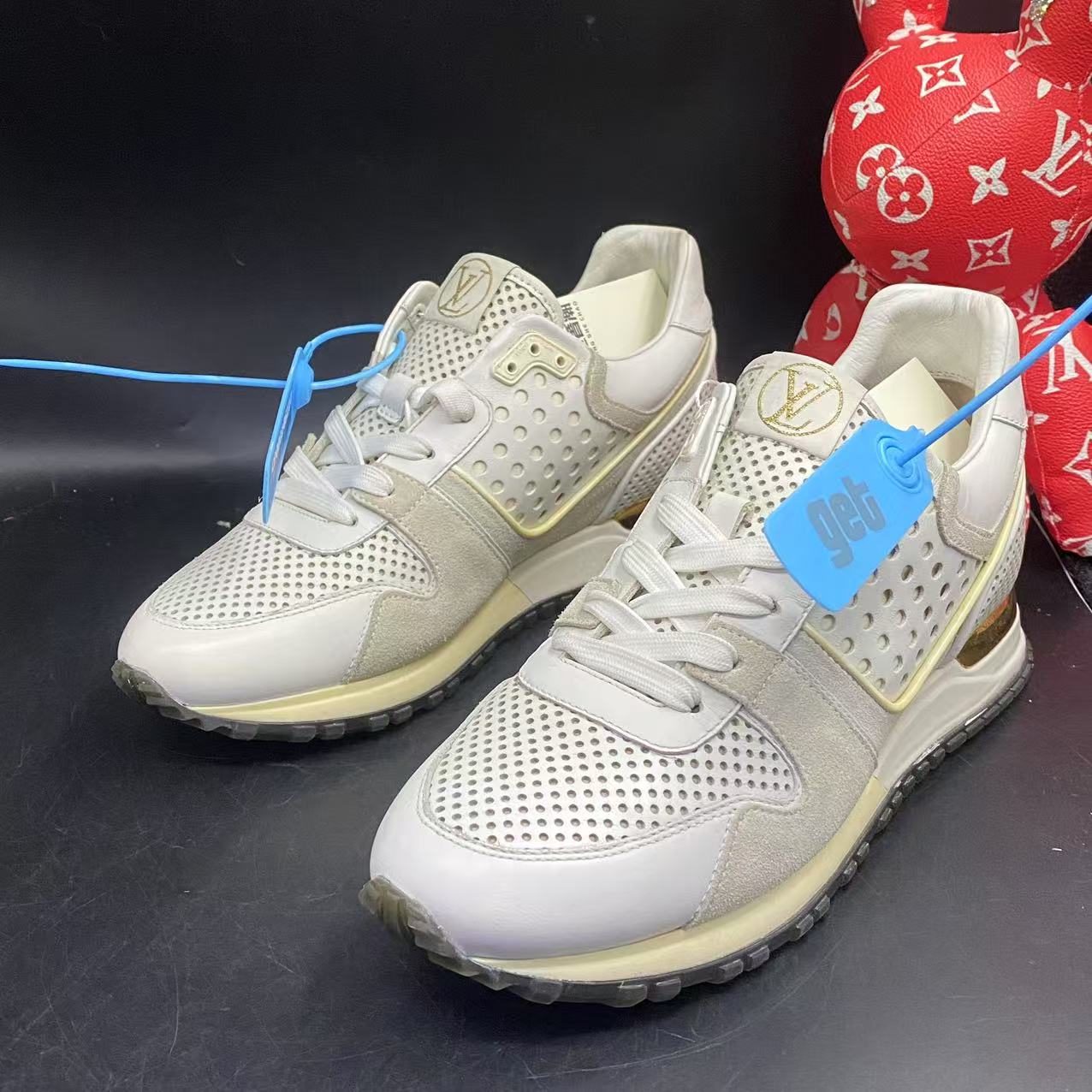 95新 LouisVuitton/路易威登 【聚星优选】白色穿孔运动鞋38欧码