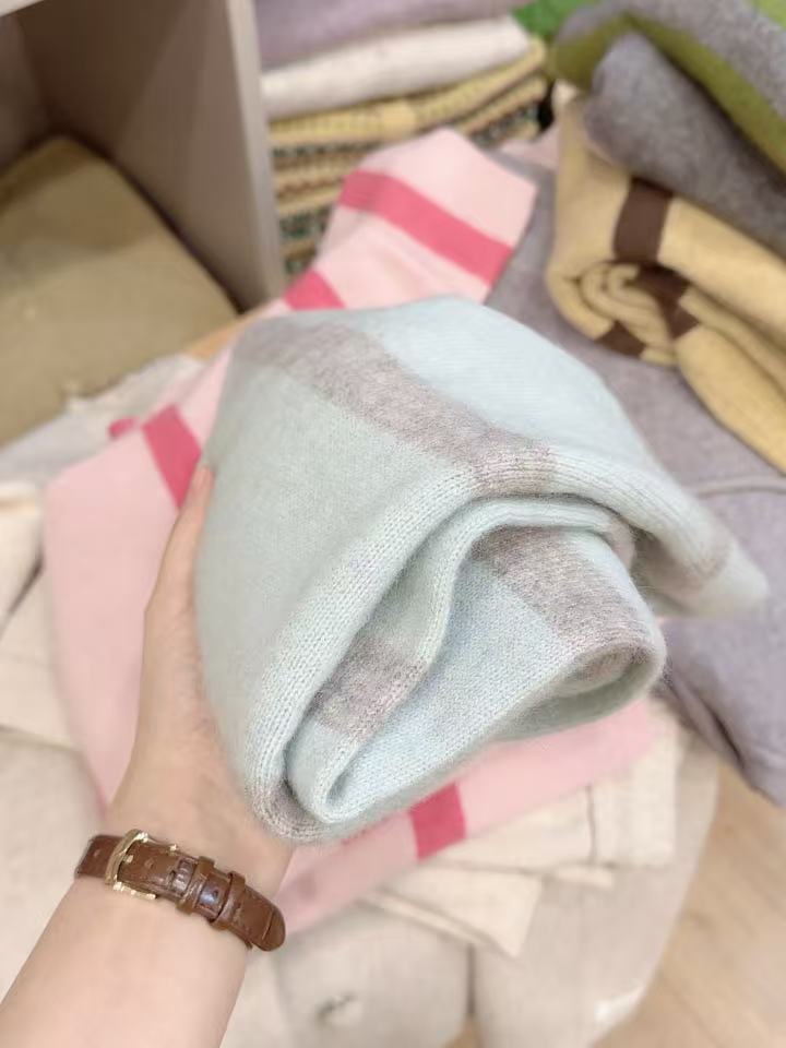七言家巨好看  #蓝灰撞色条纹绒感软糯毛衣2601