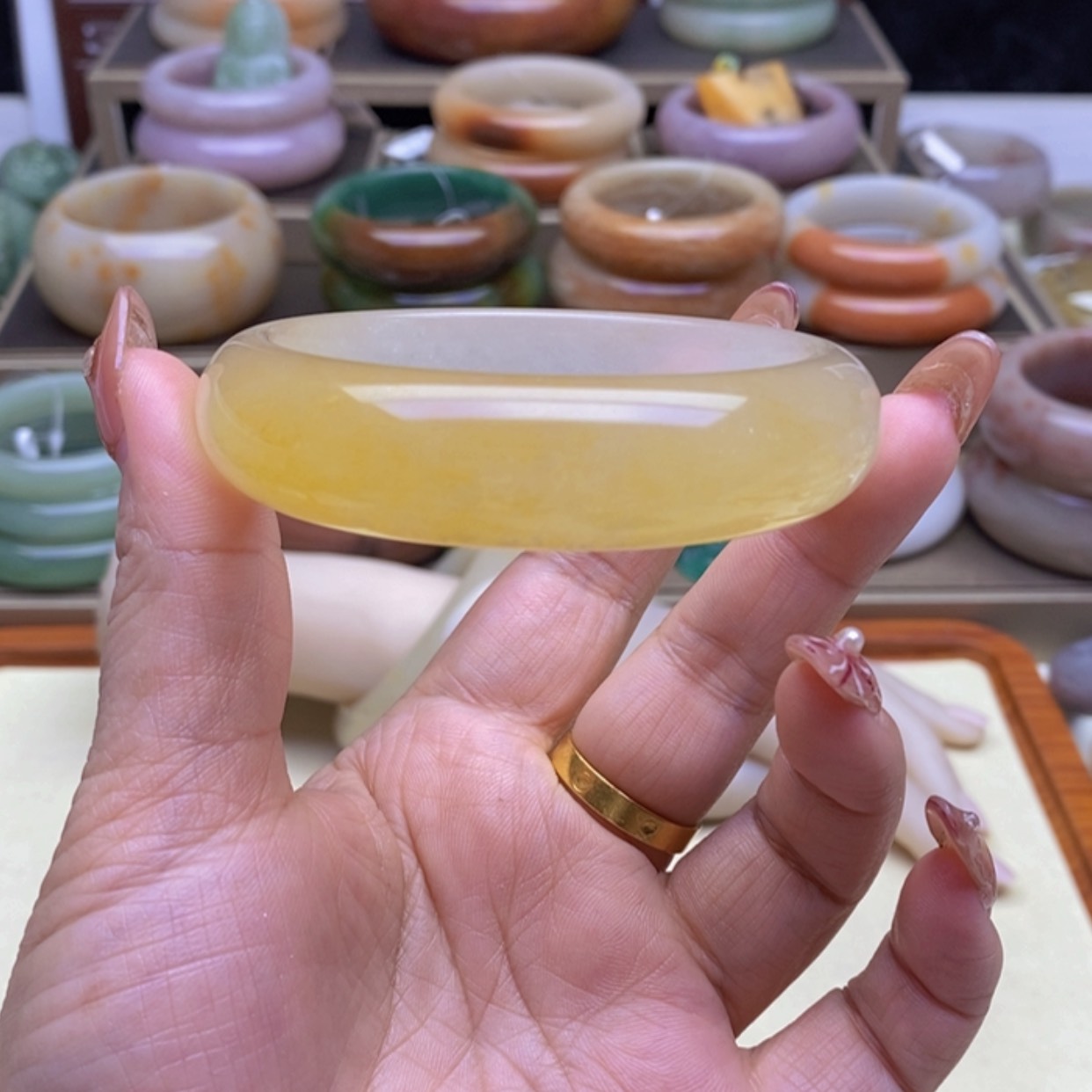 【闪购商品】石英质玉手镯未镶嵌庭