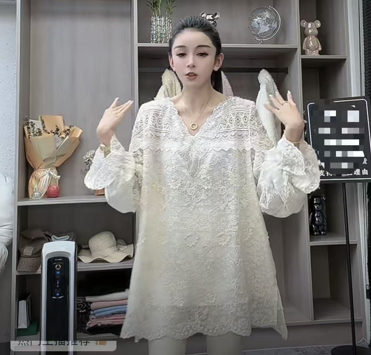 顺子专属立体花瓣重工V领蕾丝衫1630