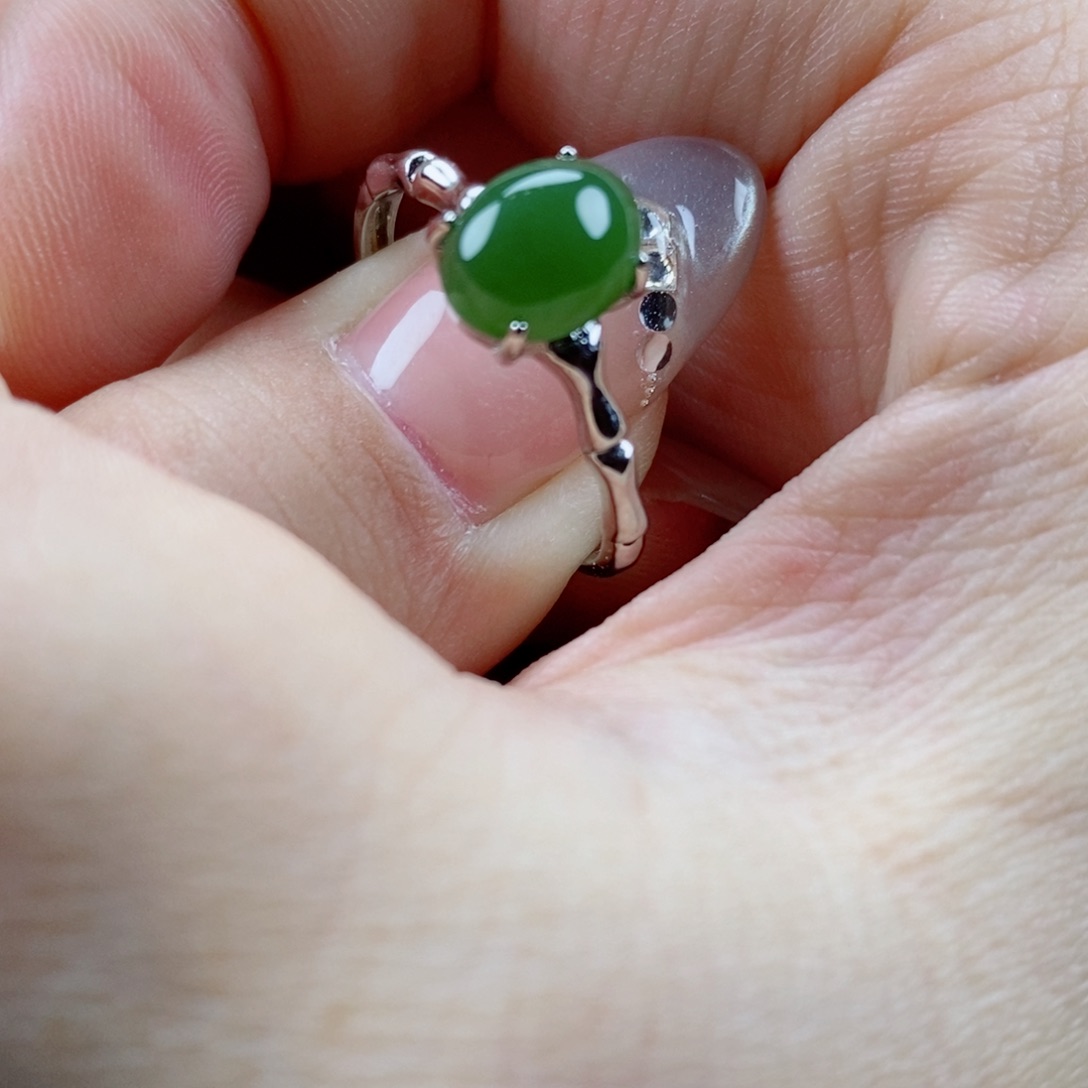 未镶嵌戒指和田玉（碧玉）