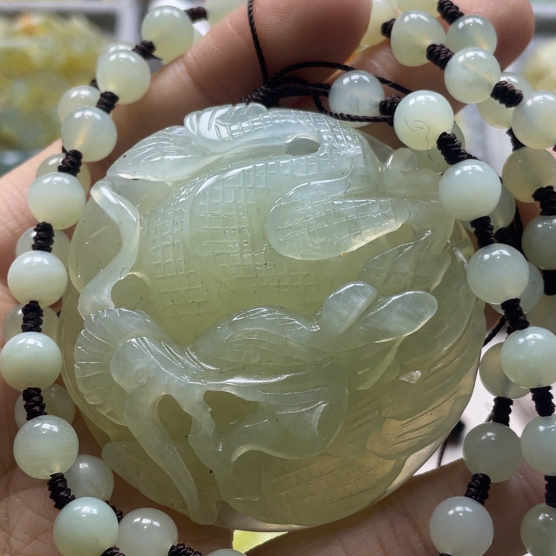 蛇纹石玉颈饰未镶嵌