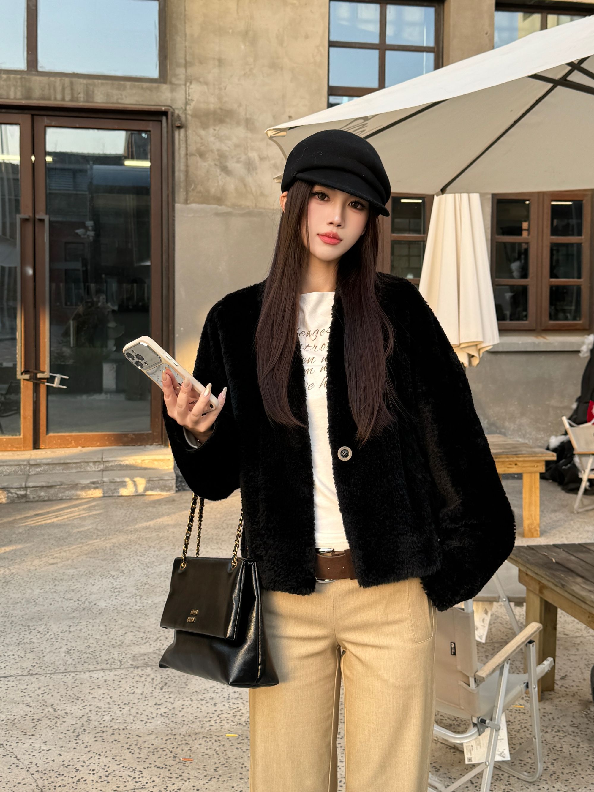 【啾啾家】西班牙进口羊皮毛一体拉贡女装短款V领极简皮草外套