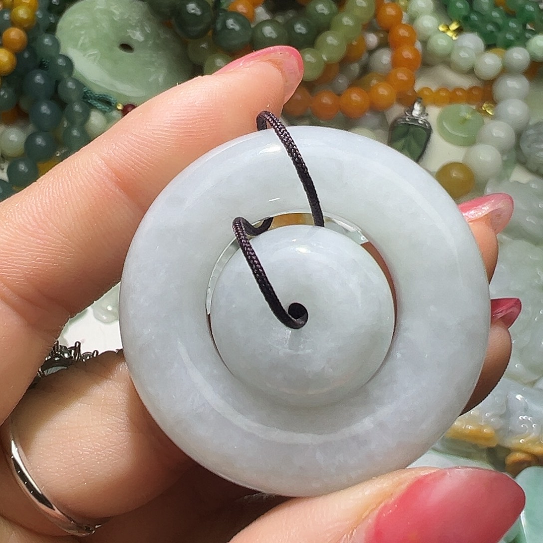 翡翠未镶嵌颈饰富贵