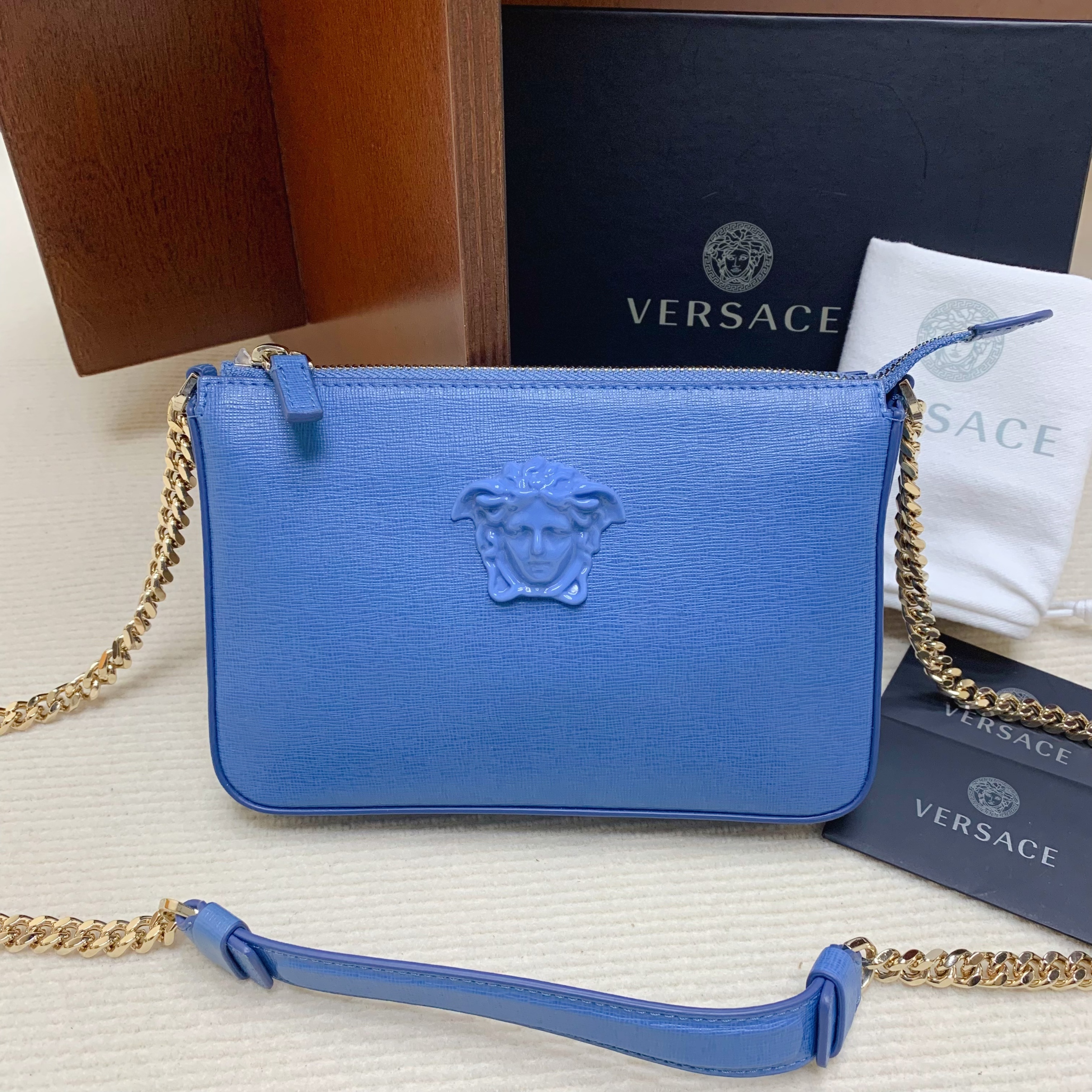 99新 VERSACE/范思哲 【全新全套】Versace 23年浮雕邮差  4800