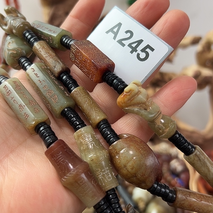 芜***哥颈饰未镶嵌和田玉（糖玉）