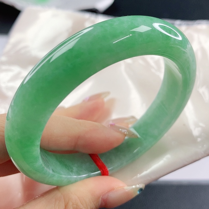 未镶嵌手镯翡翠，810