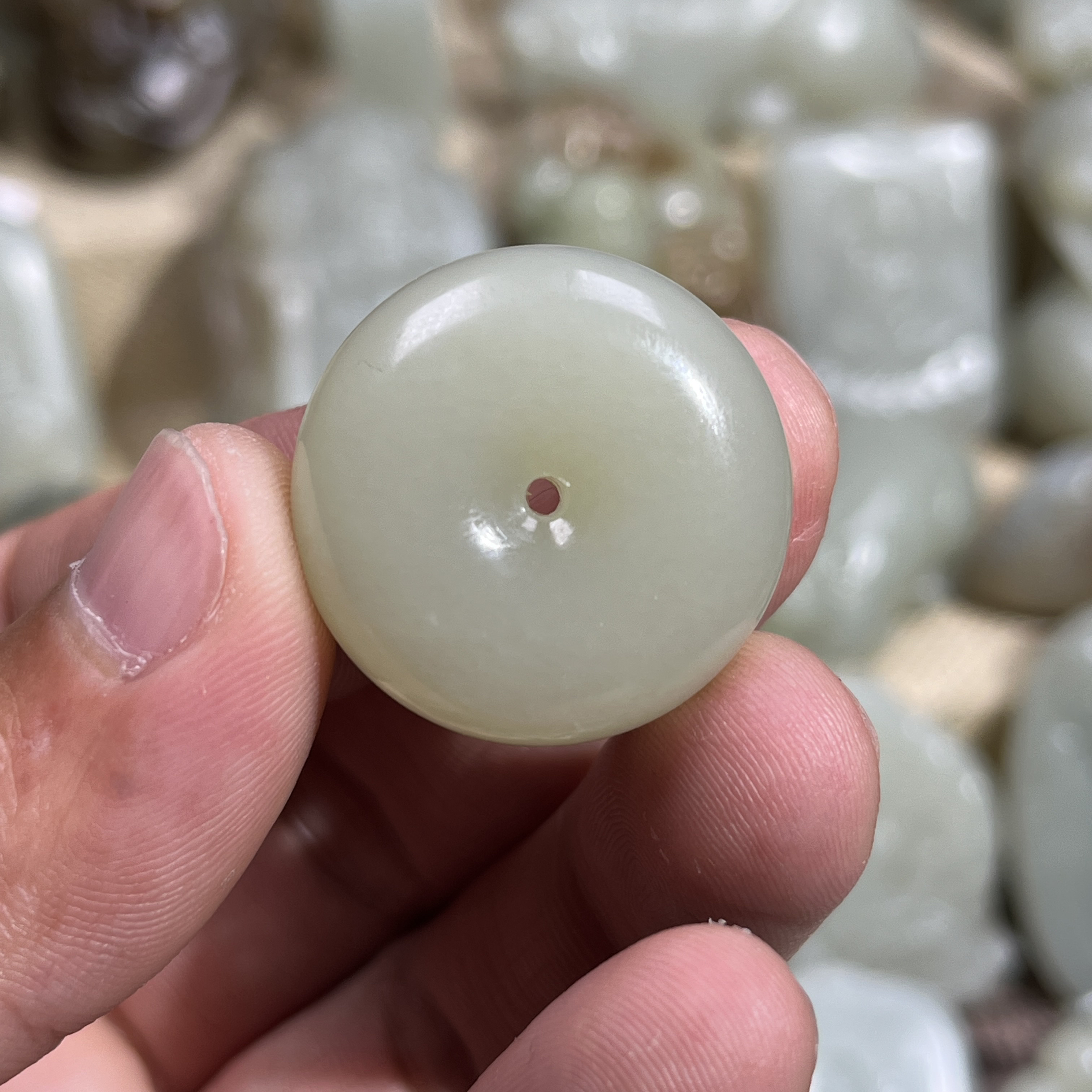 新疆和田玉且末料，平安扣挂件，直径27.8，厚度12.8