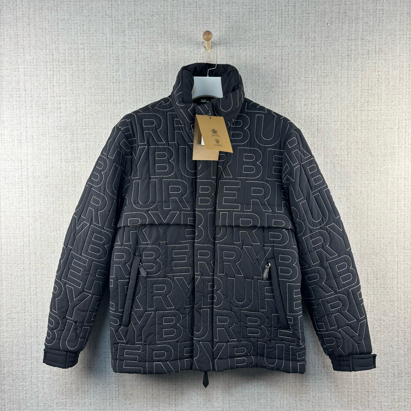 未使用 BURBERRY/博柏利 字母满印连帽拉链棉服外套/尺码S/9241