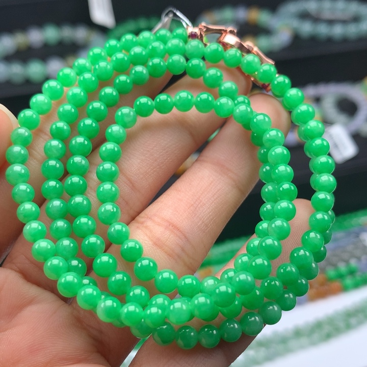 翡翠手镯未镶嵌卡