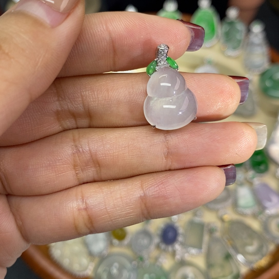 翡翠颈饰18K金镶嵌A货翡翠