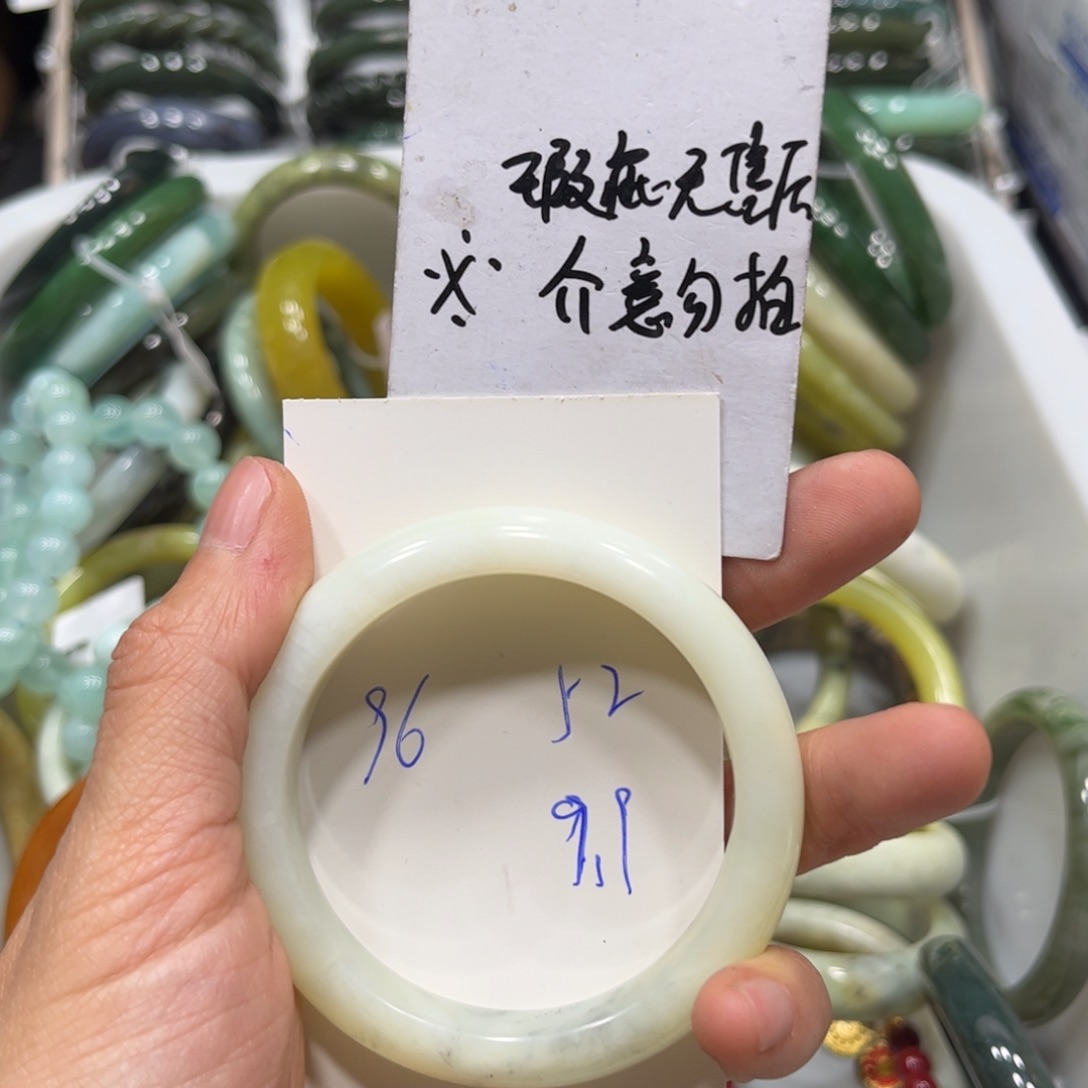 蛇纹石玉手镯未镶嵌