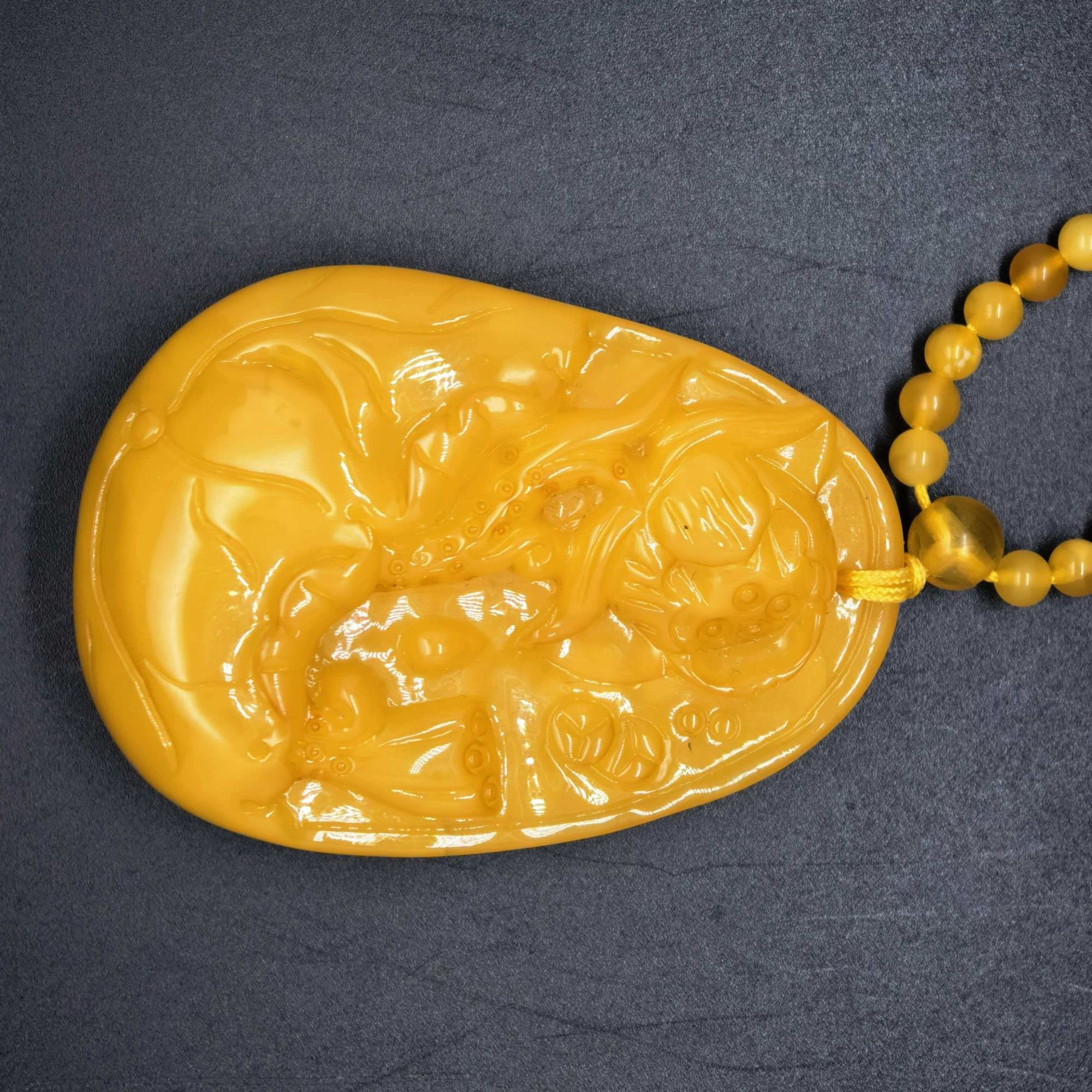 蜜蜡莲花吊坠百搭