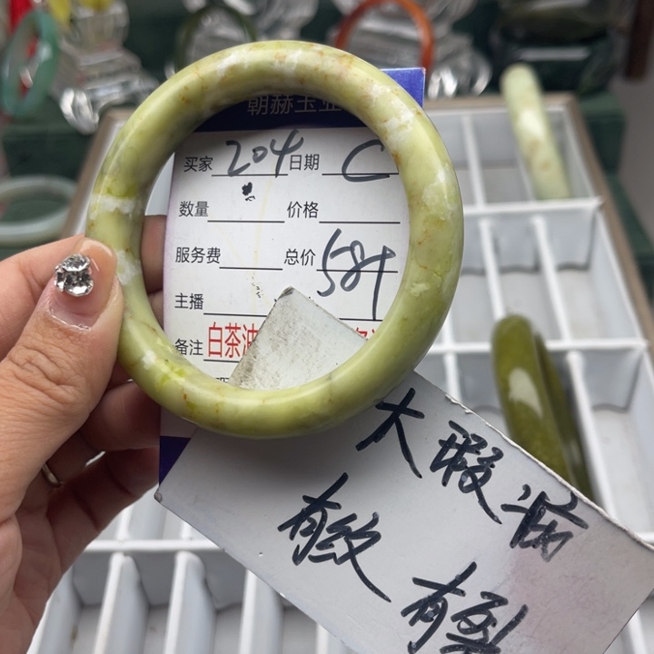 蛇纹石玉未镶嵌手镯