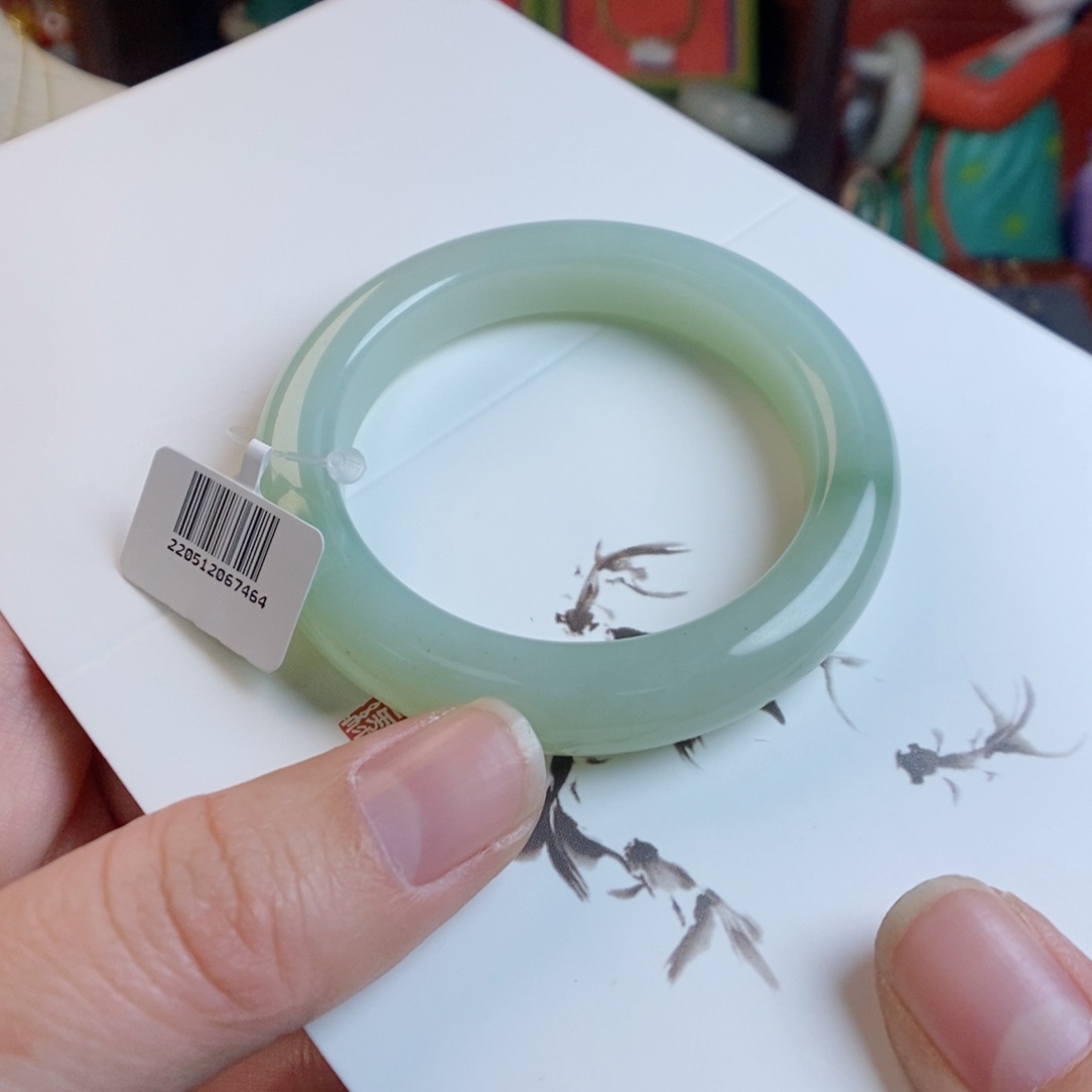 和田玉手镯未镶嵌50.5俄翠微石纹不明显