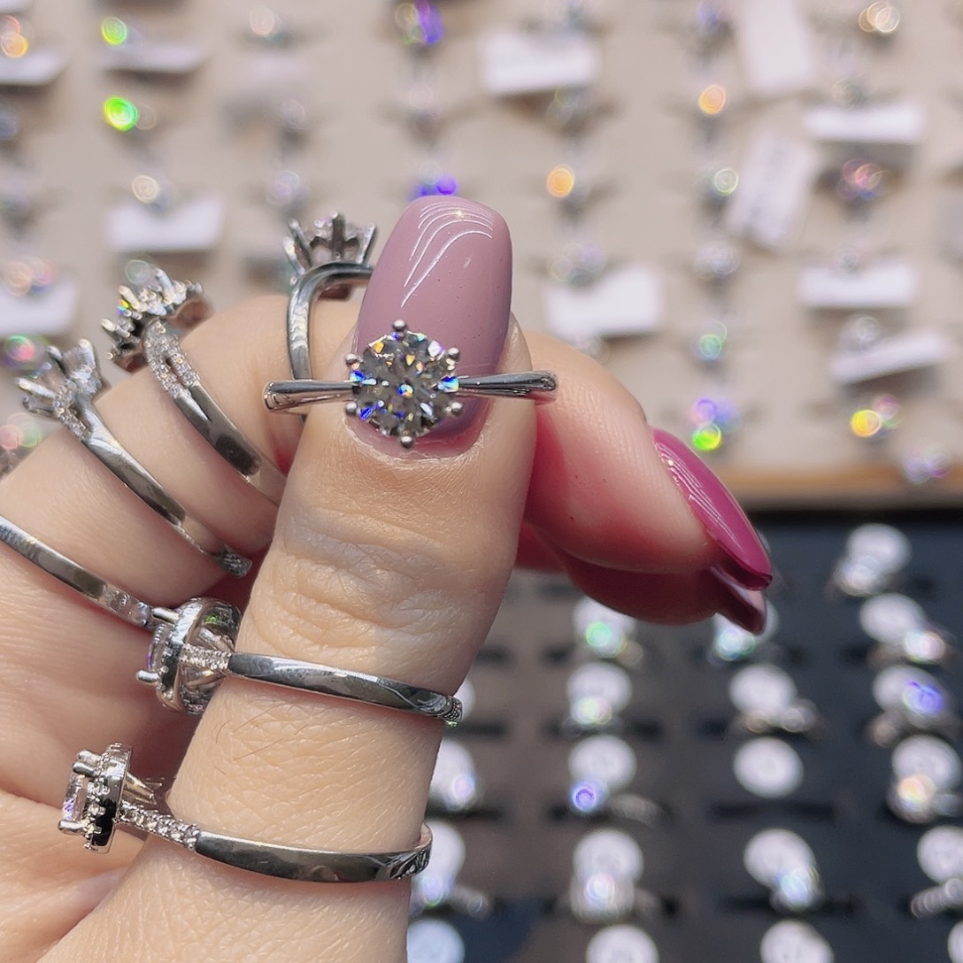 莫桑石非金属圈10.5。 周家六爪一克拉