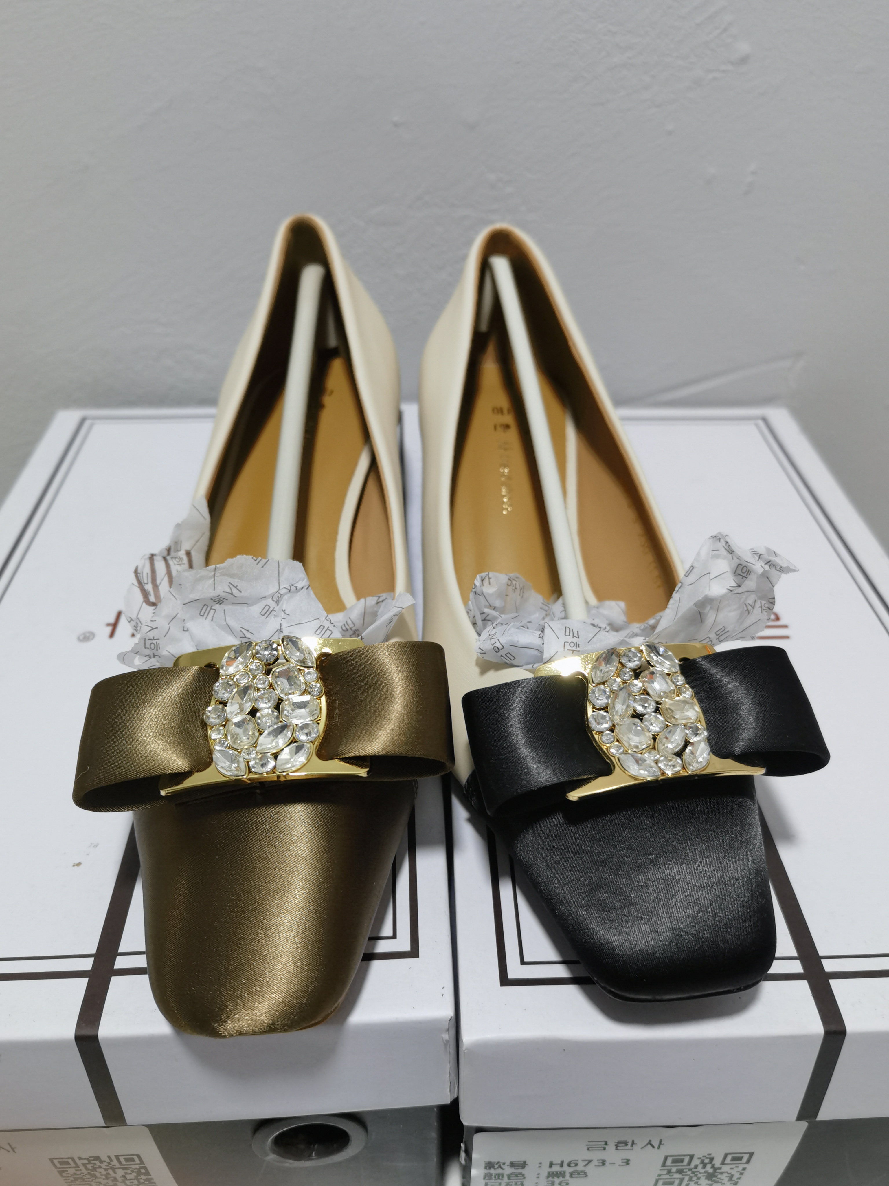 H673-3黑色咖啡色粗跟带钻单鞋