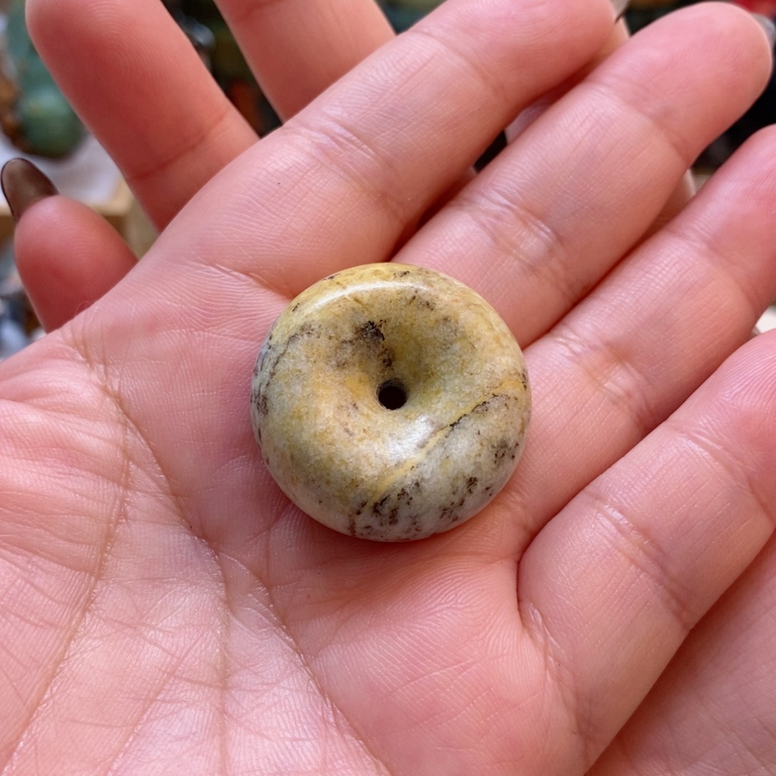 透闪石质玉吊坠未镶嵌