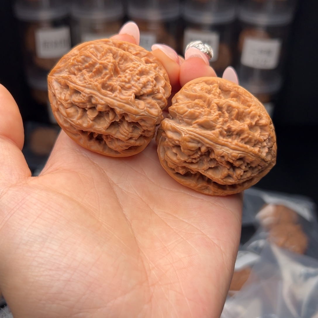 文玩核桃吊坠K*大粗筋