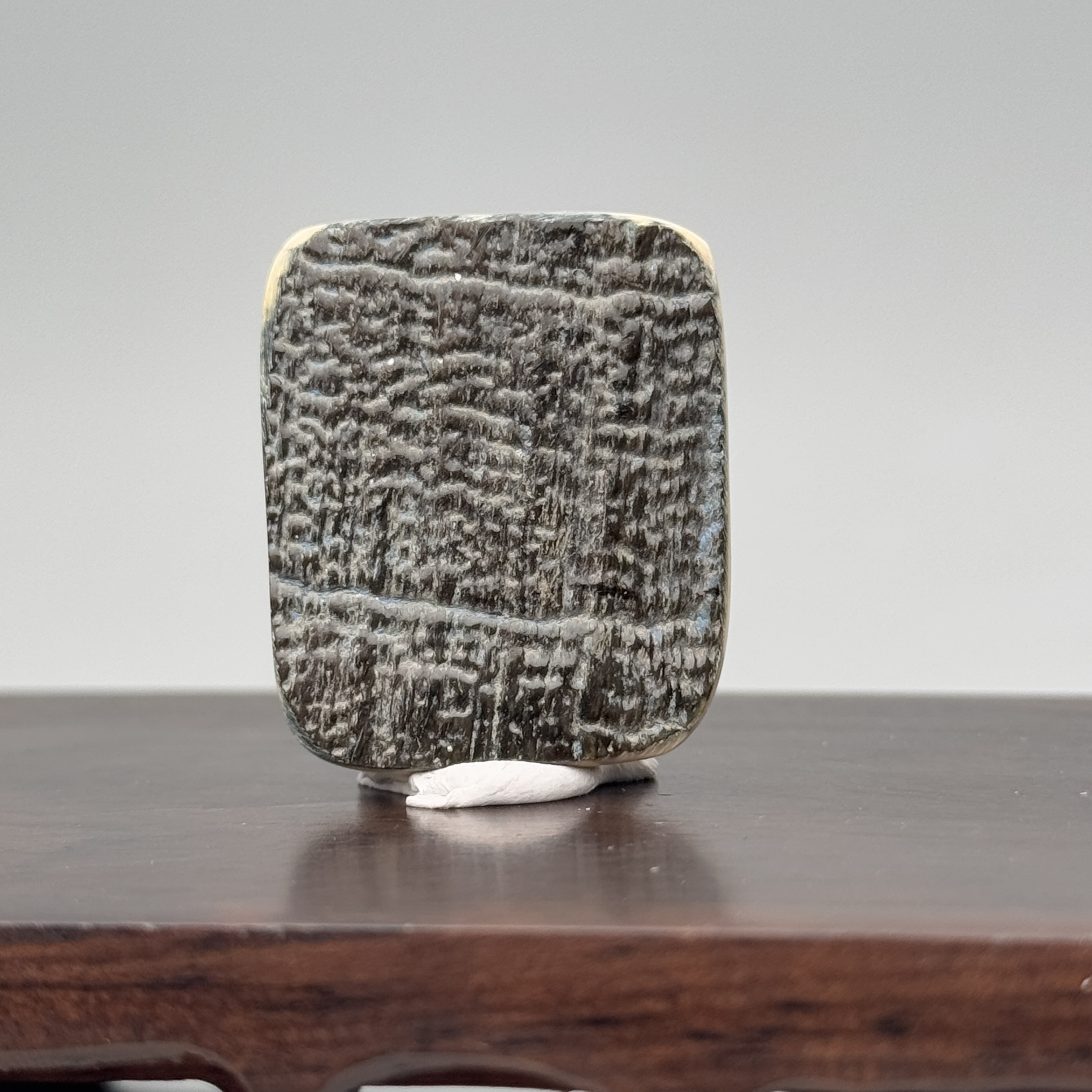 DEZHI/德志30*25*6mm5.9g无事牌吊坠天然猛犸牙A57（打孔吊坠绳）