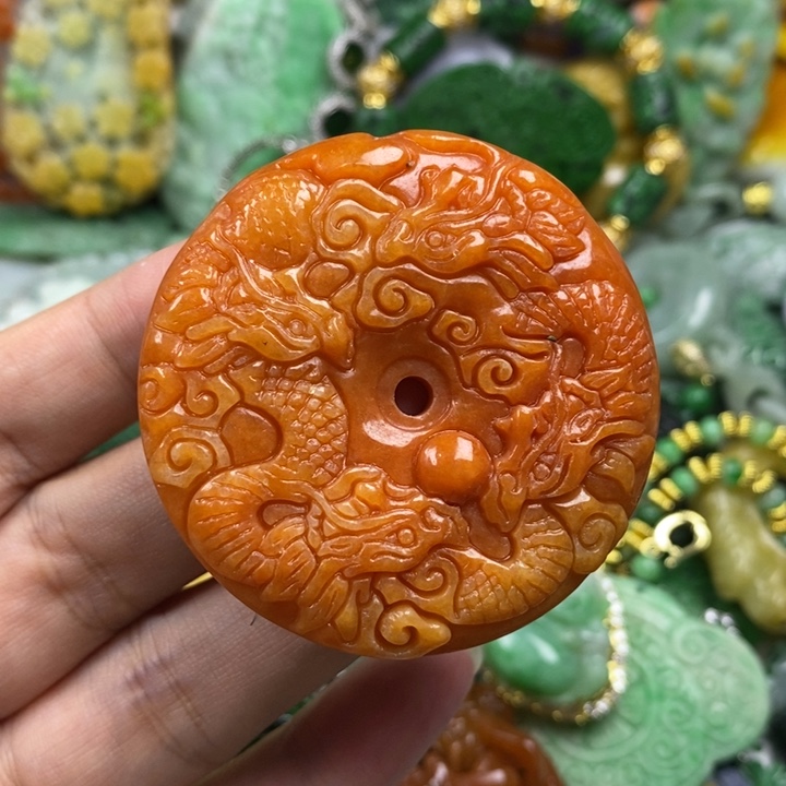 翡翠未镶嵌吊坠(赠链)