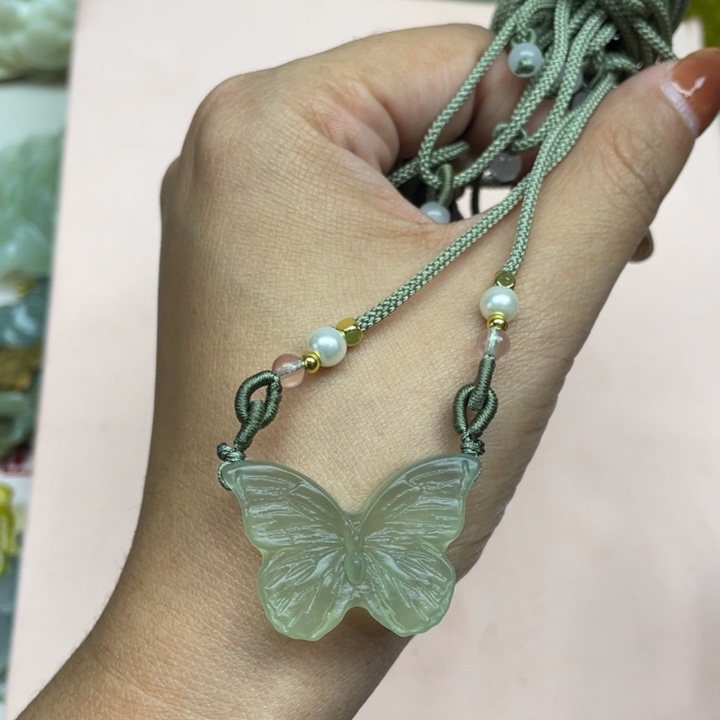 蛇纹石玉未镶嵌颈饰