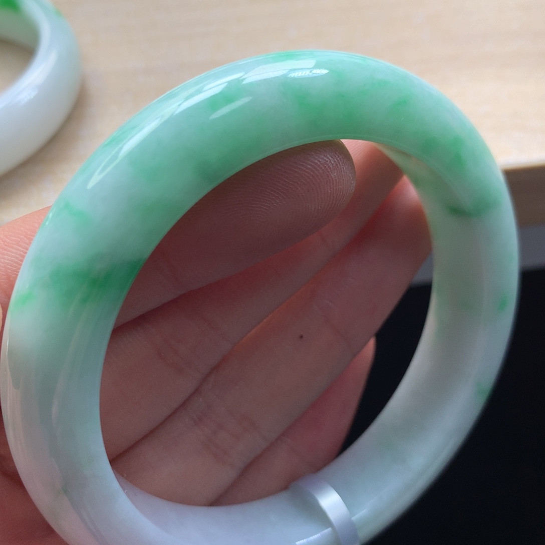 未镶嵌手镯翡翠手镯