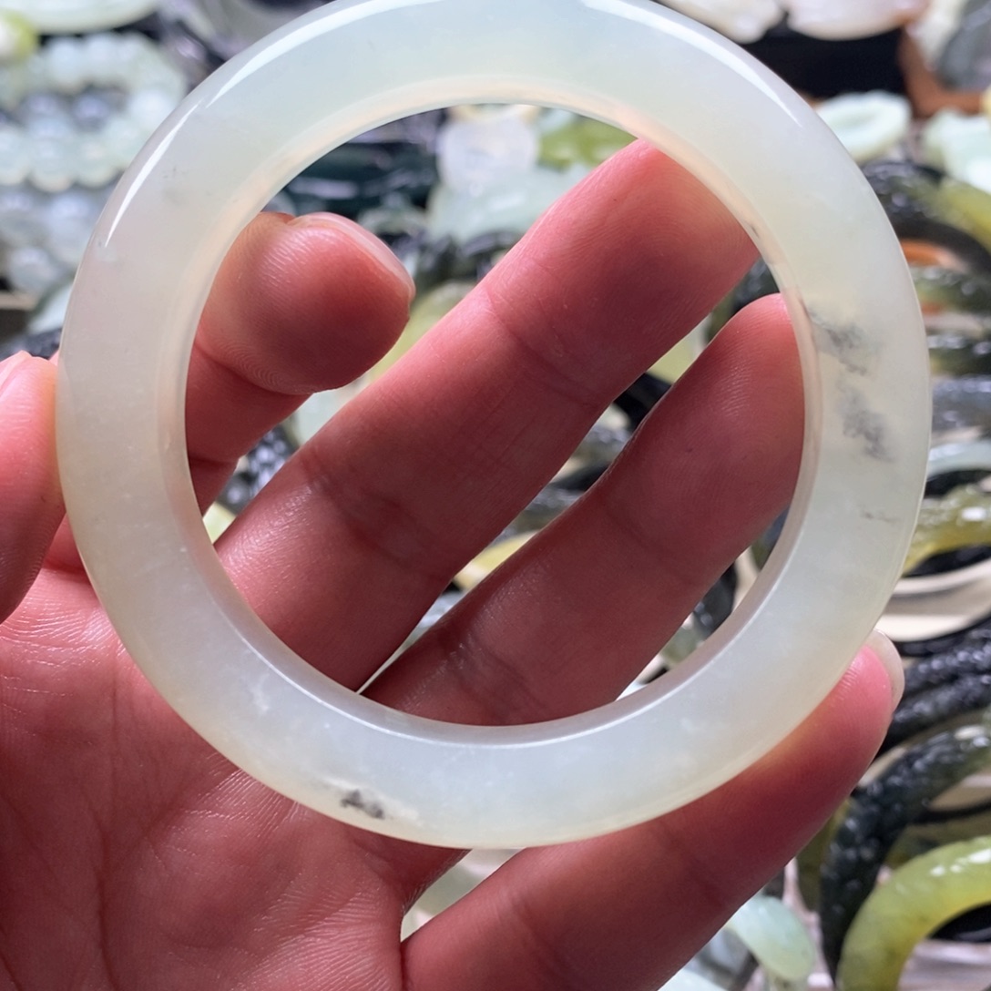 岫玉手镯未镶嵌?****?手镯