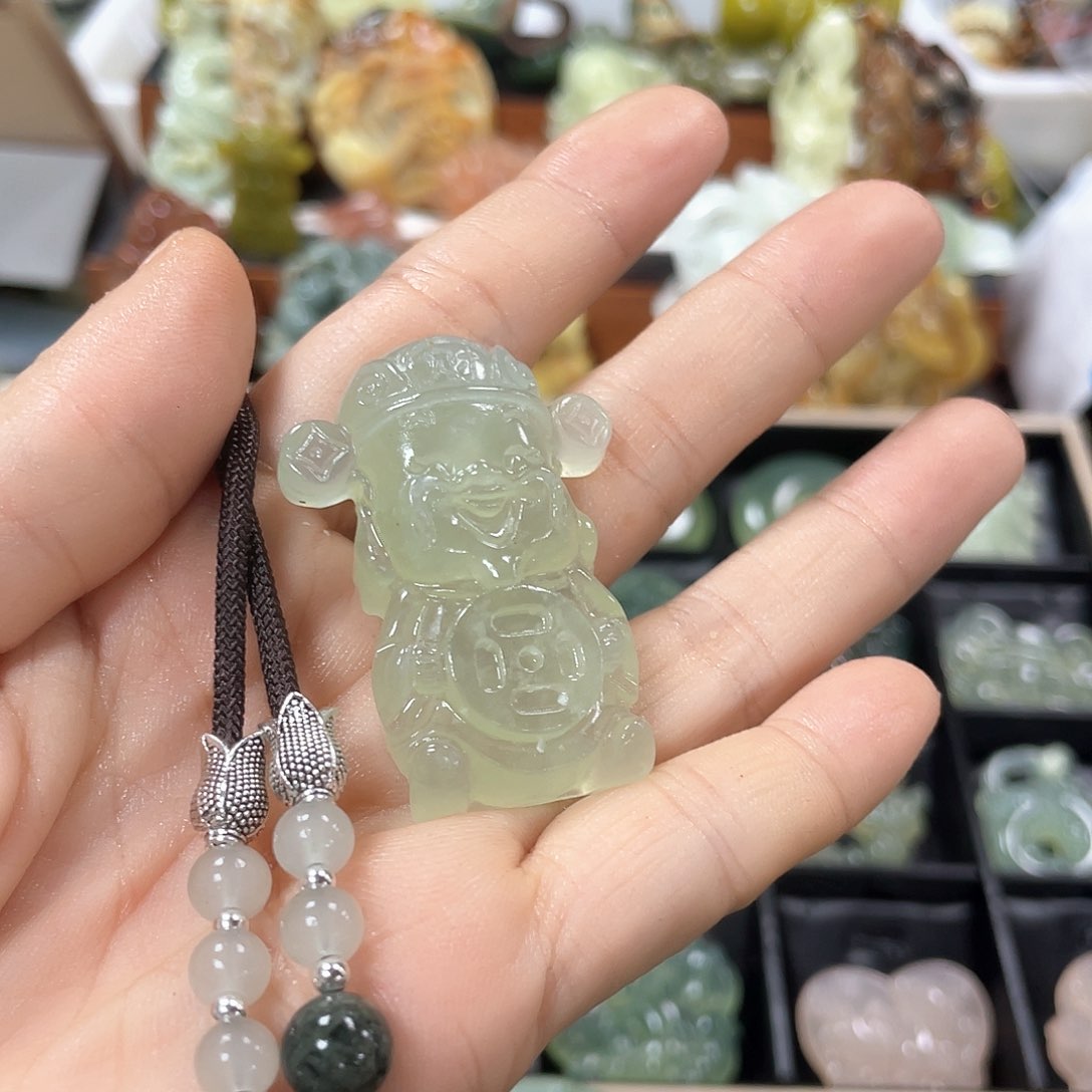 蛇纹石玉颈饰合金