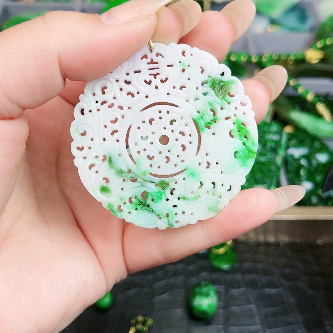 翡翠颈饰18K金镶嵌吊坠