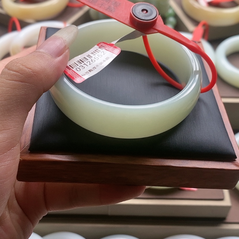 【闪购商品】未镶嵌手镯和田玉