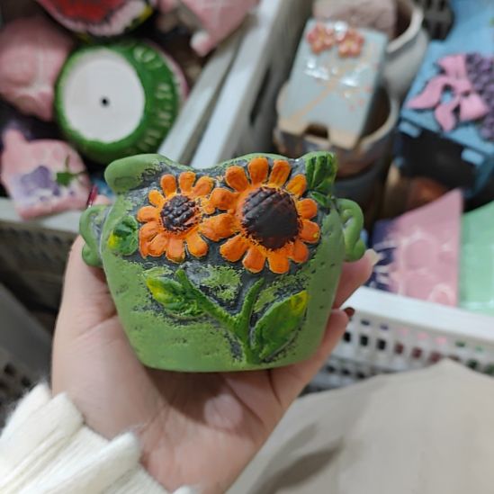 当场拍满15元发货不凑不发，花盆盆口不方不圆有针孔黑点是正常的，