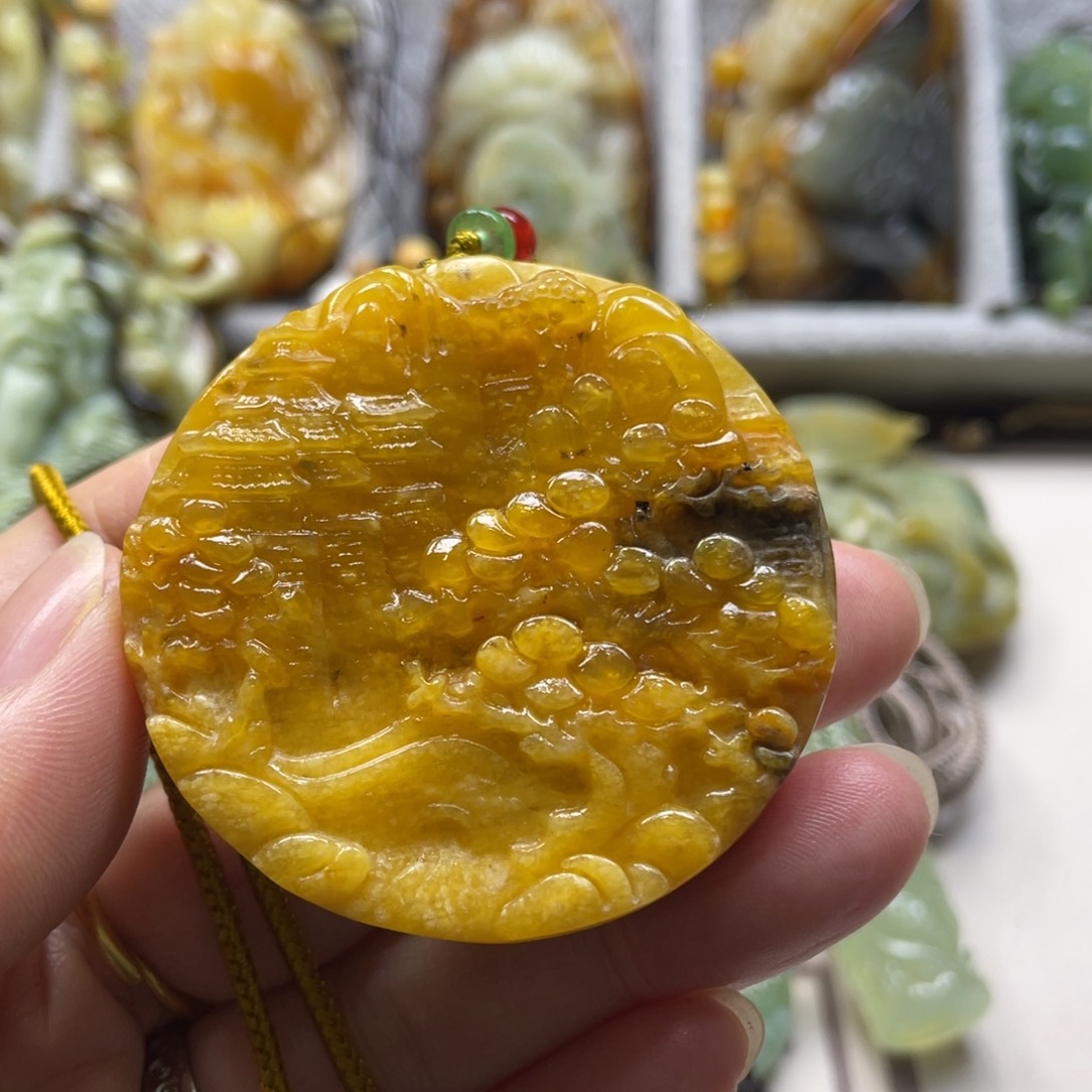 蛇纹石玉颈饰未镶嵌吊坠