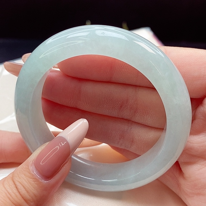 翡翠手镯未镶嵌54圈