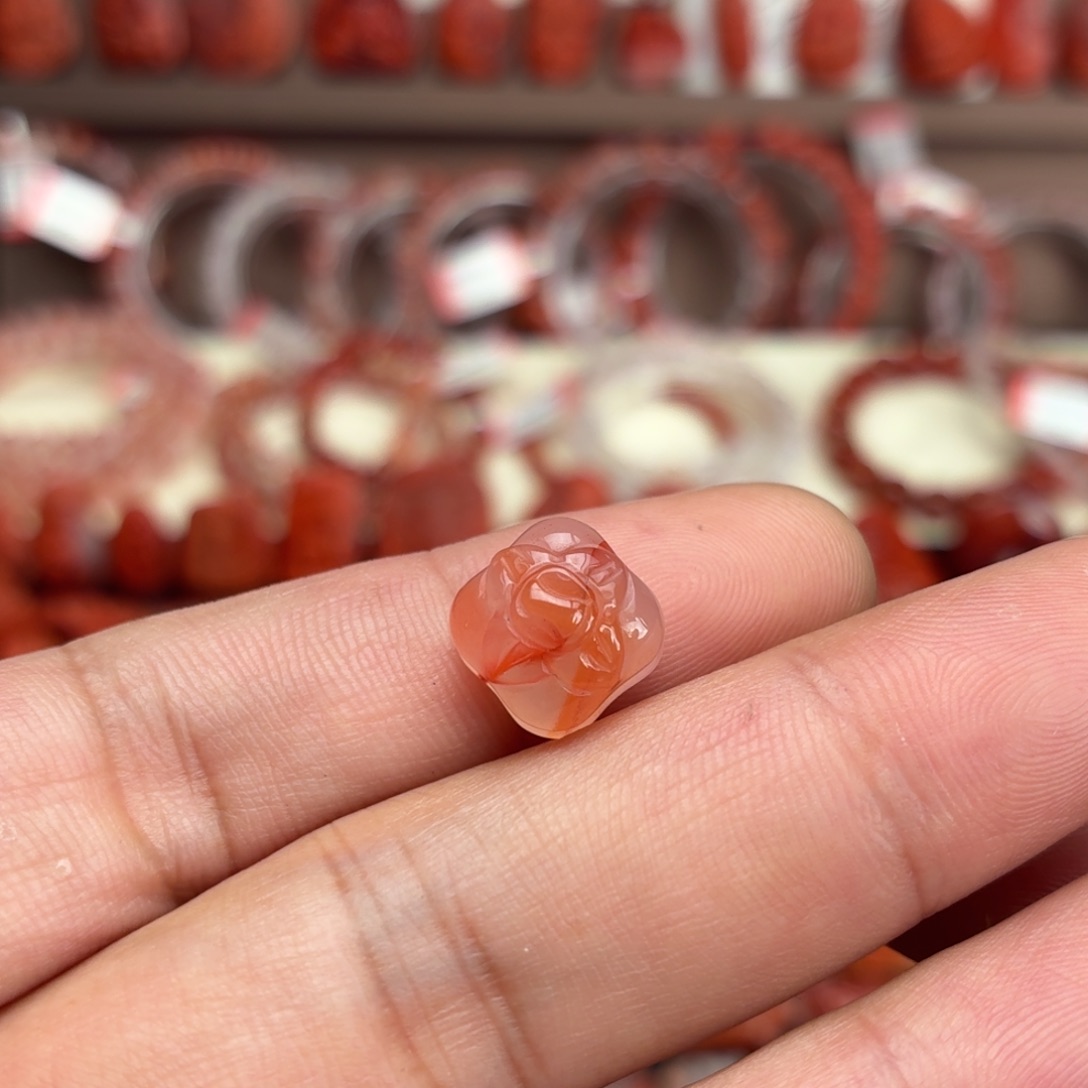 南红玛瑙未镶嵌颈饰柿子