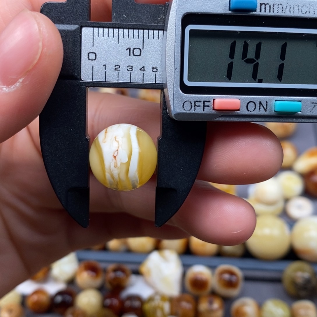 蜜蜡珠宝奇石未镶嵌