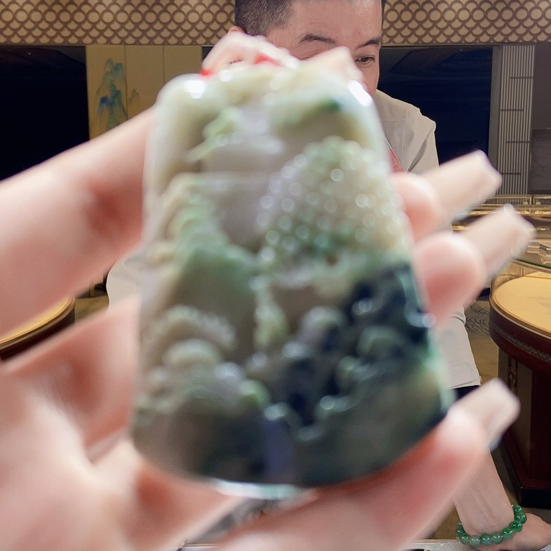 翡翠颈饰未镶嵌翡翠