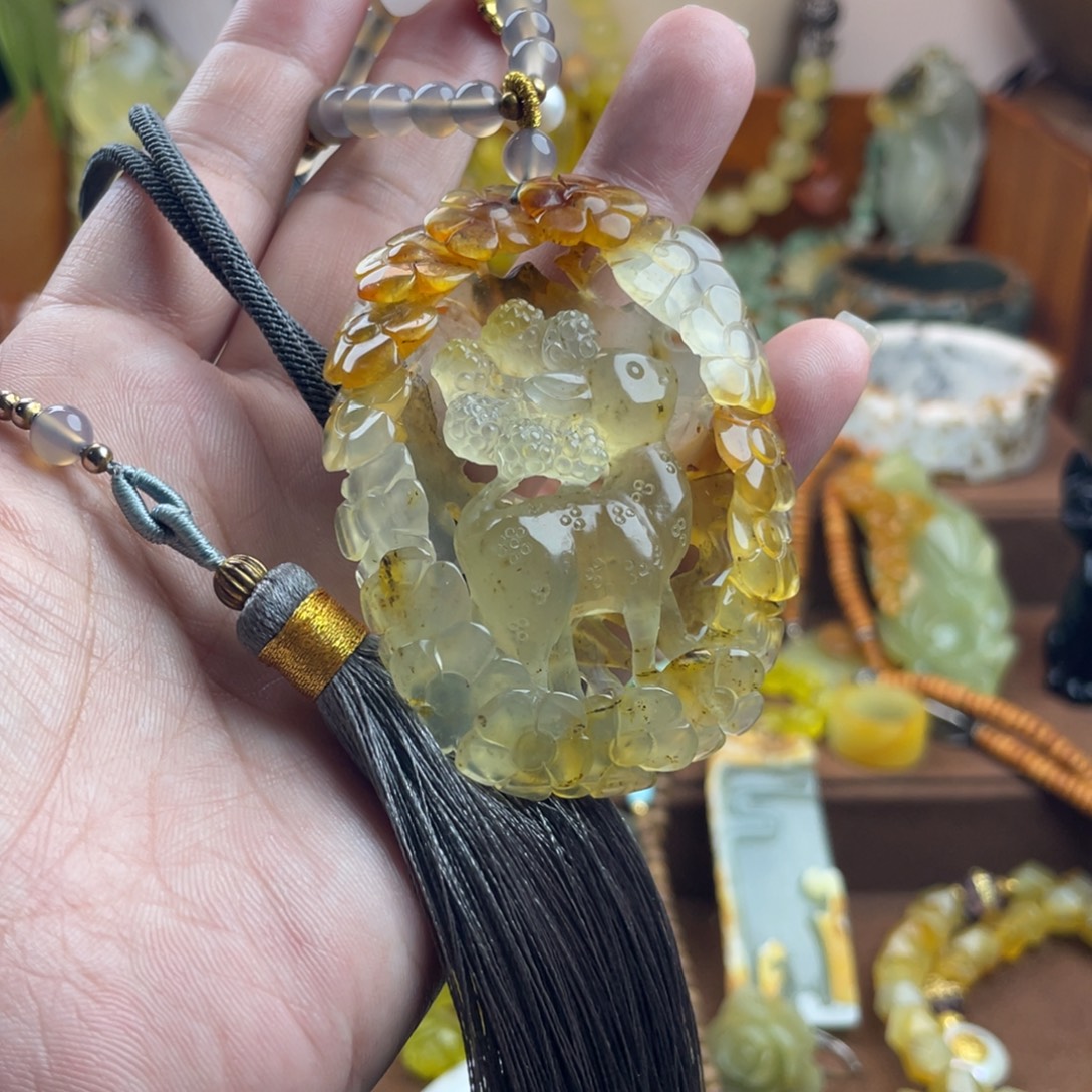 蛇纹石玉未镶嵌吊坠