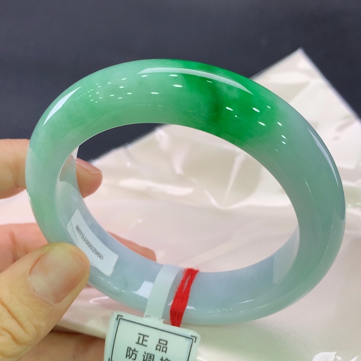 翡翠未镶嵌手镯正圈59.5轮胎