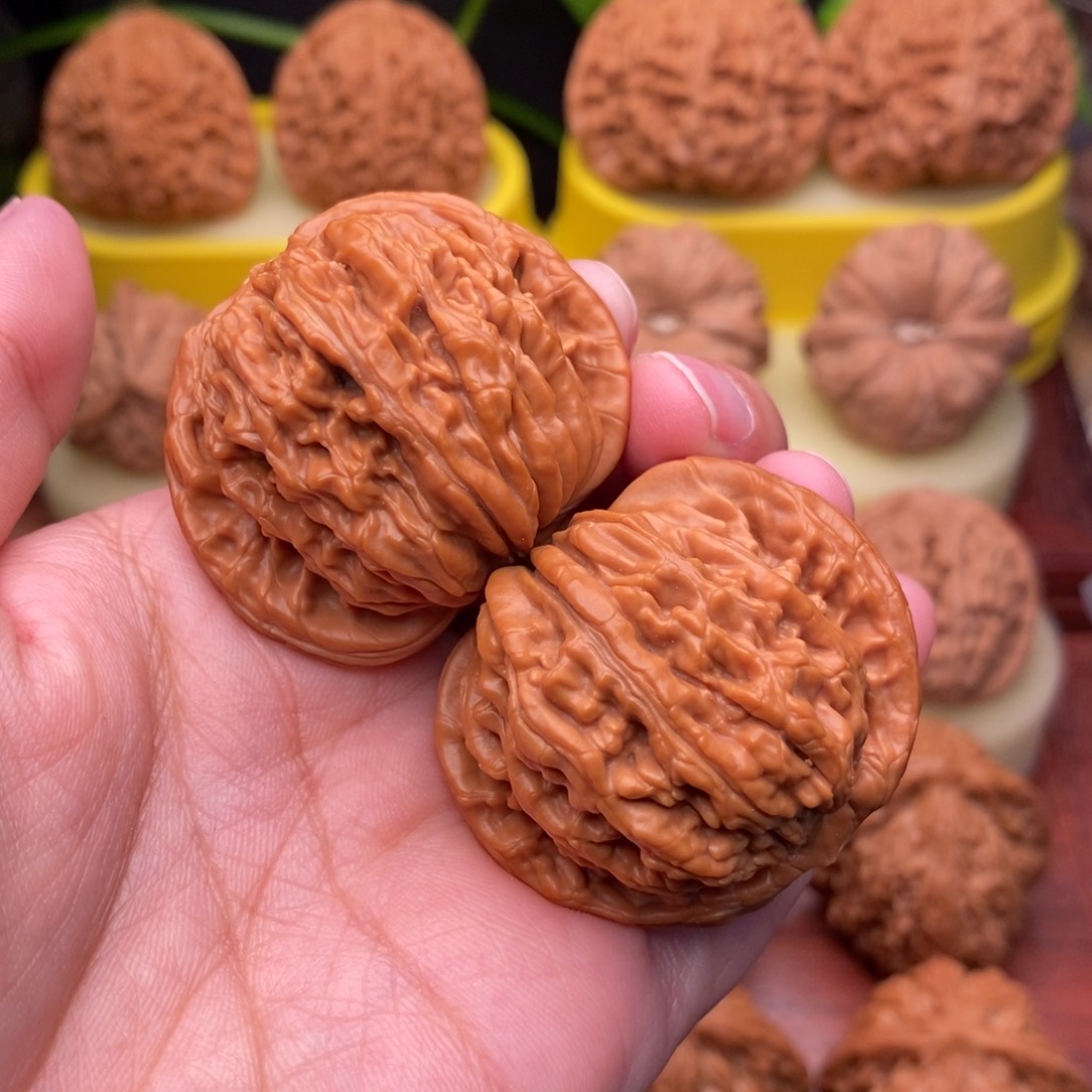 把件文玩核桃42老树红皮四座楼“大漏”