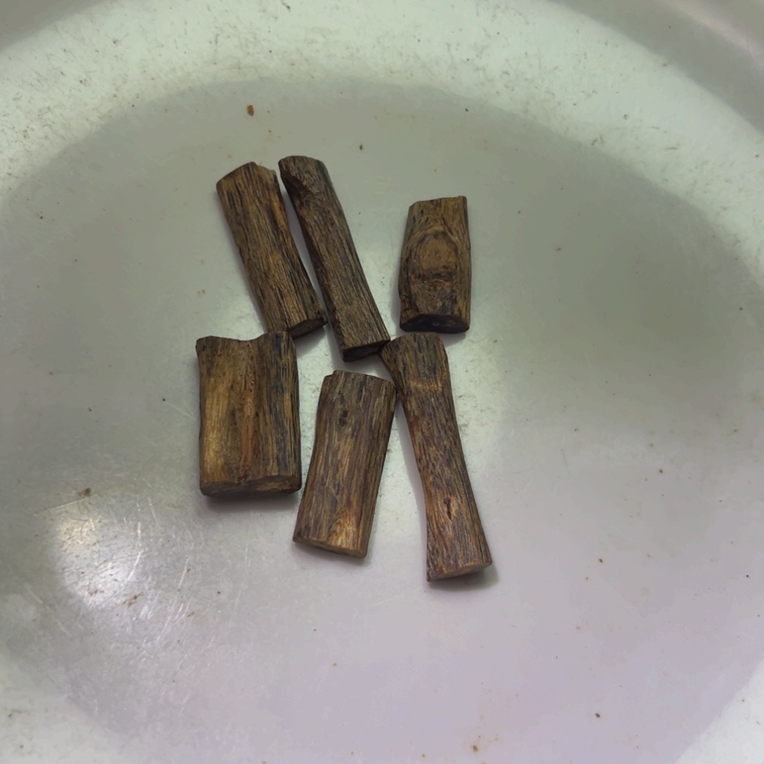 沉香手把件都***市沉香奇楠海南野生树心老料10克