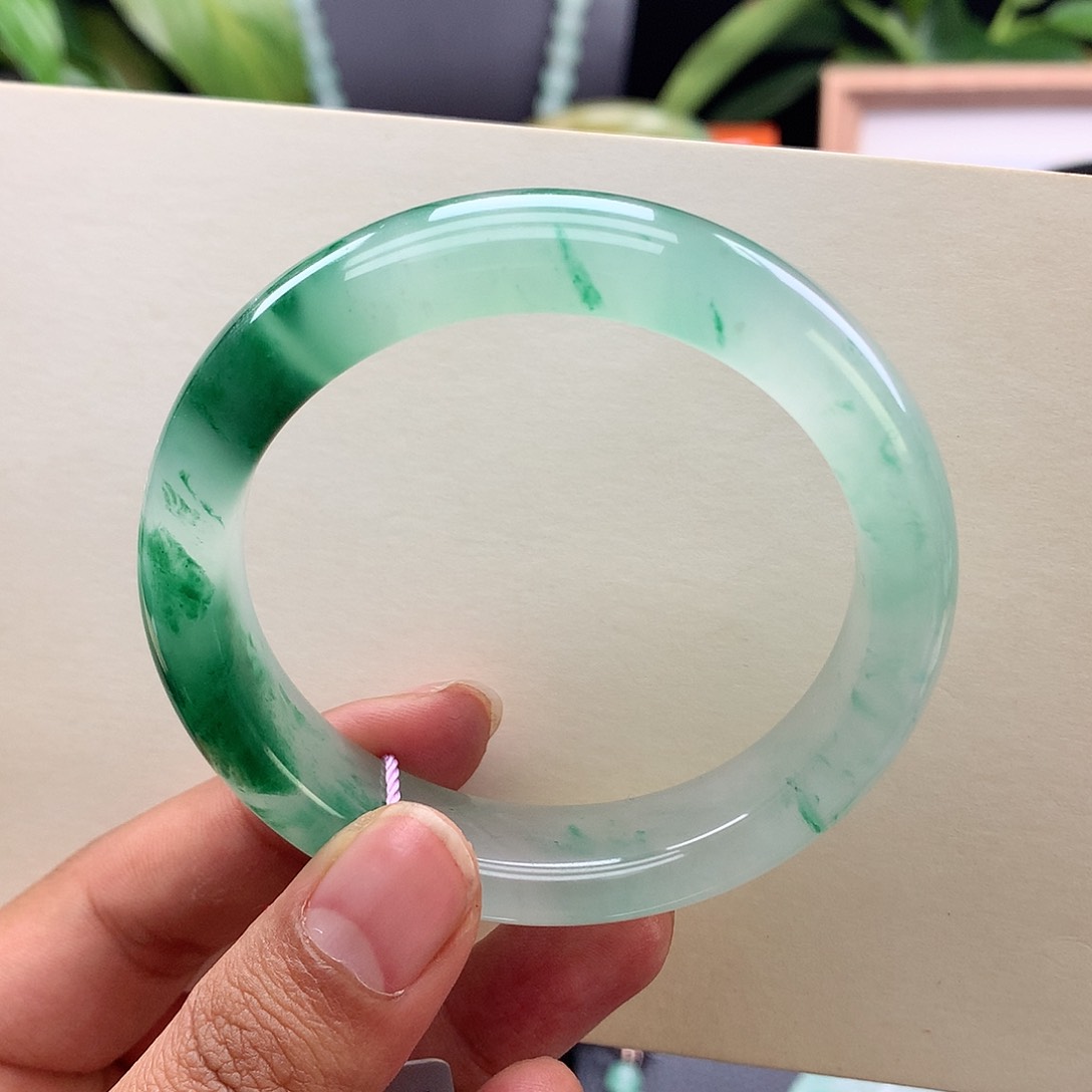 石英质玉未镶嵌手镯如****?