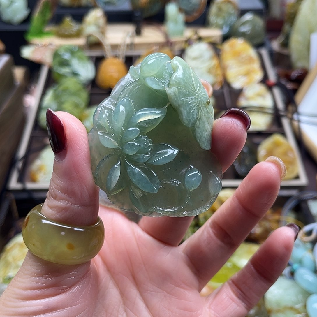 蛇纹石玉颈饰未镶嵌花玉蓝水莲花