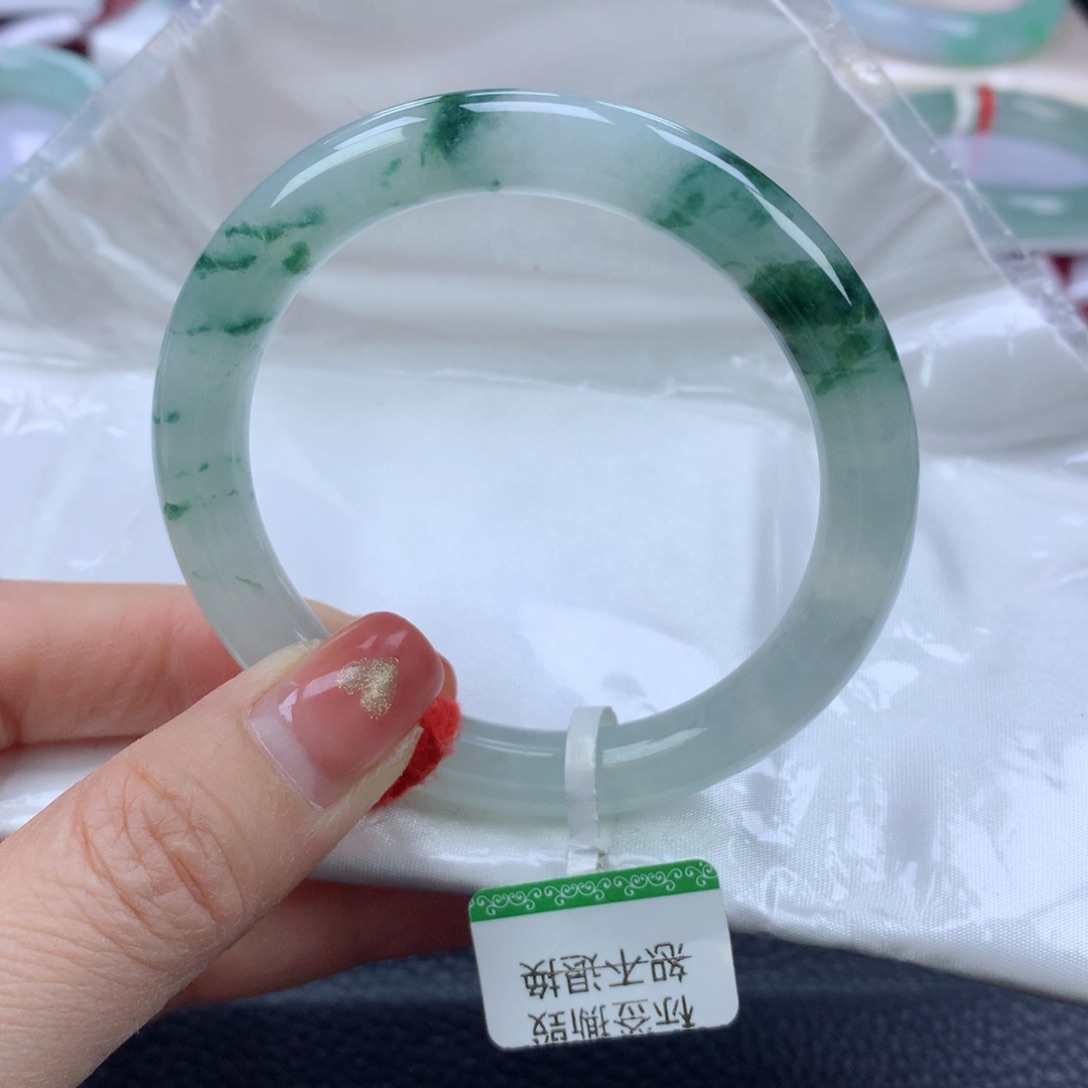 翡翠手镯未镶嵌53圈
