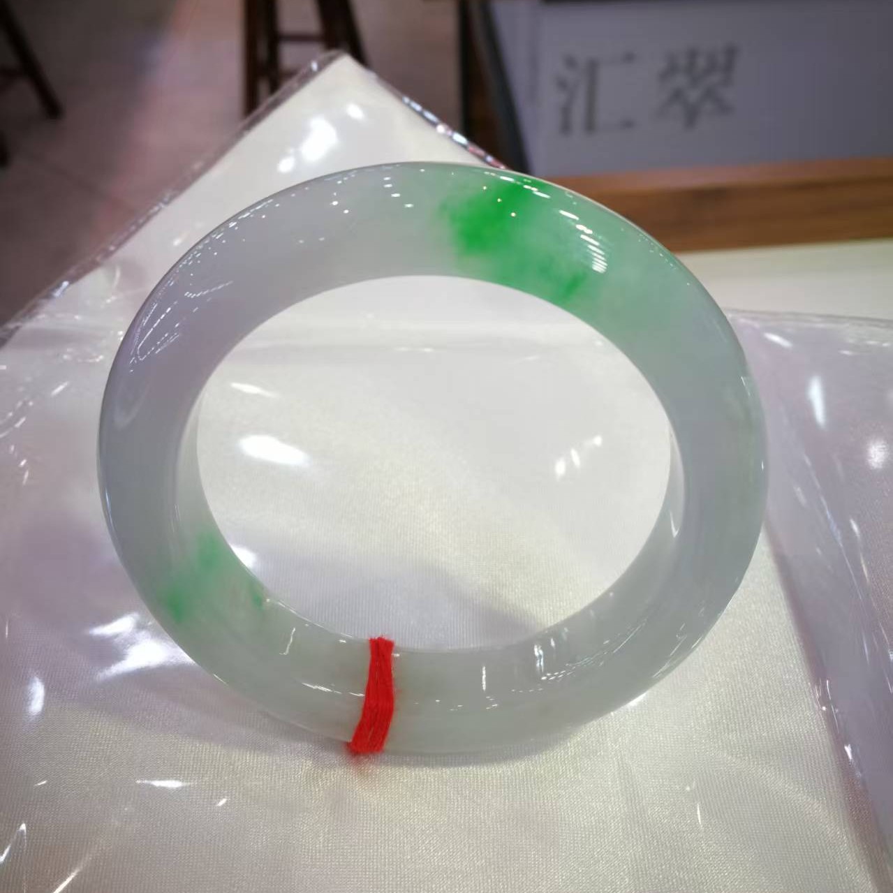 天然翡翠手镯，正阳绿厚庄细腻