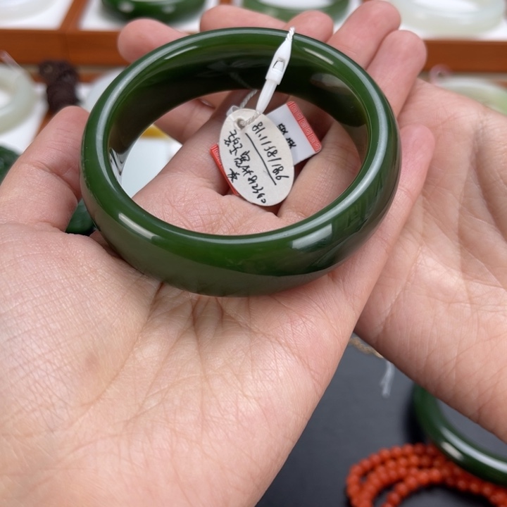 和田玉手镯未镶嵌c***光