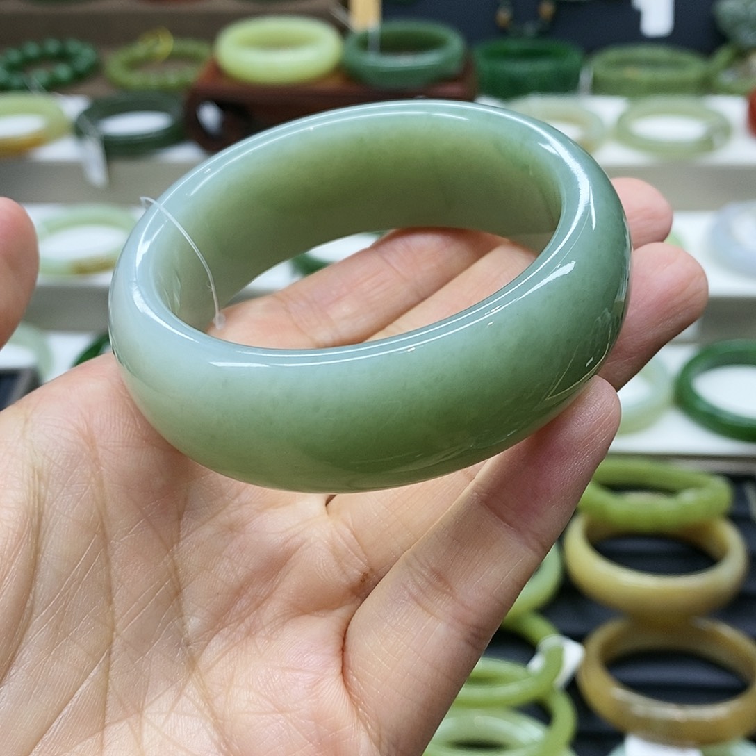 【闪购商品】未镶嵌手镯和田玉
