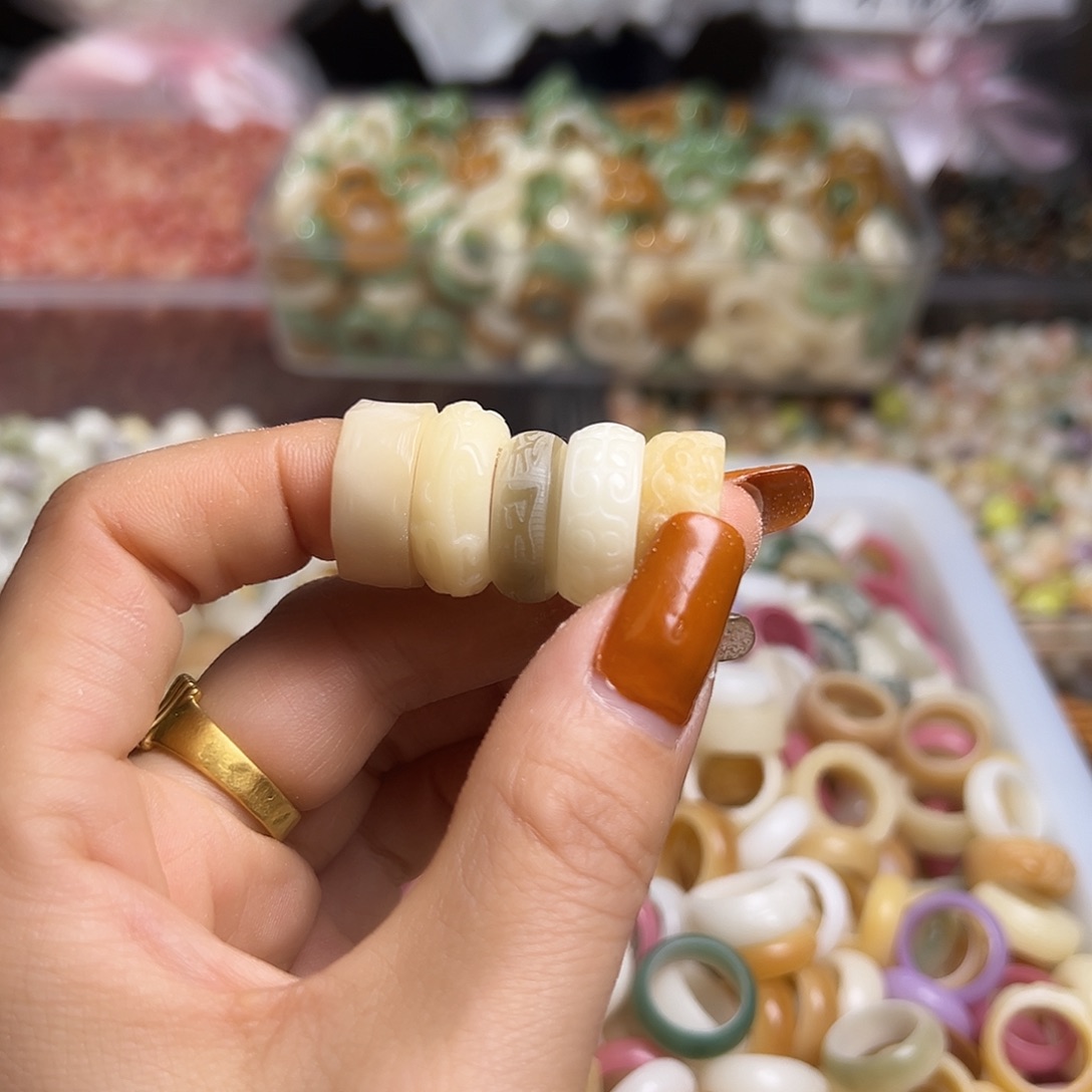 白玉菩提吊坠雕刻跑环5颗