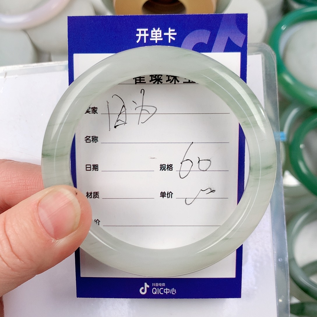 石英质玉手镯未镶嵌因****妞