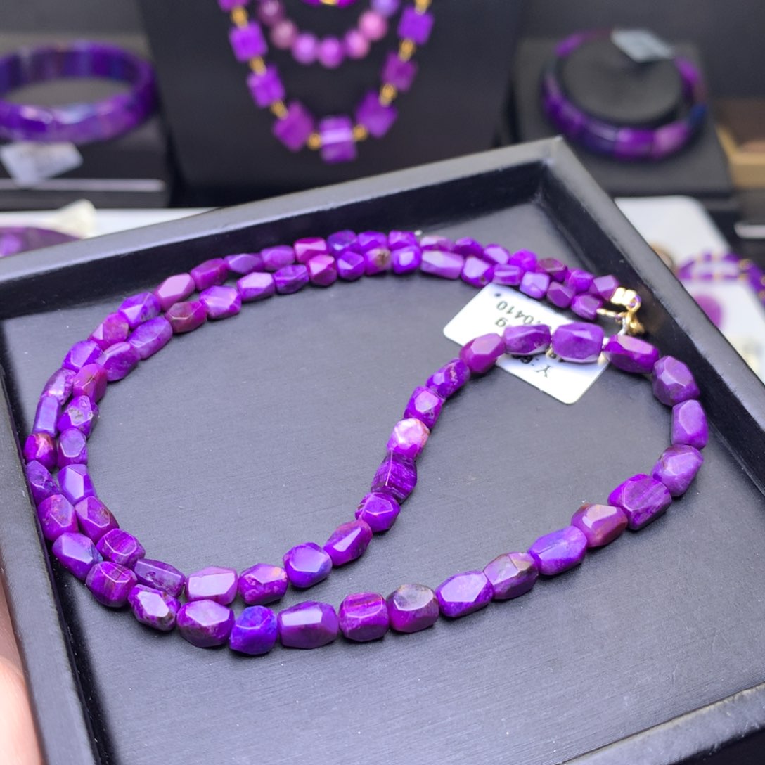 18K金镶嵌苏纪石（舒俱来）项链